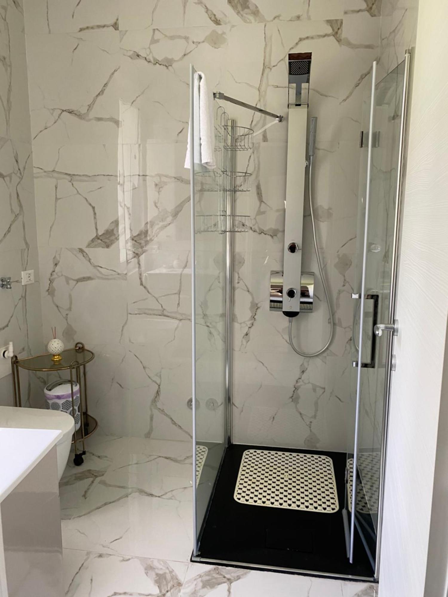 Luna Apartment Verbania Luaran gambar